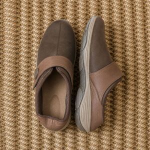 Easy Spirit Womens Clogs Size 11M Brown Slip On Comfort Work Everyday Casual
